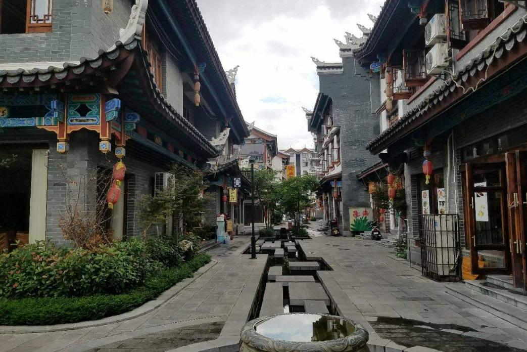 为了汪小姐可以得罪梅萍的宝总,为何宁愿打一晚上的牌也不去赴约