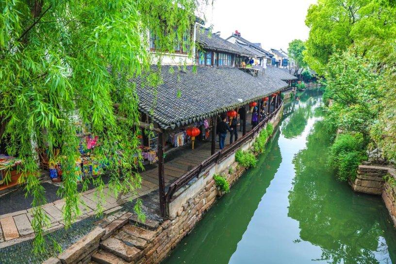 《镜·双城》上线1天播放量破1亿，这部剧凭啥这么拽？游戏画面